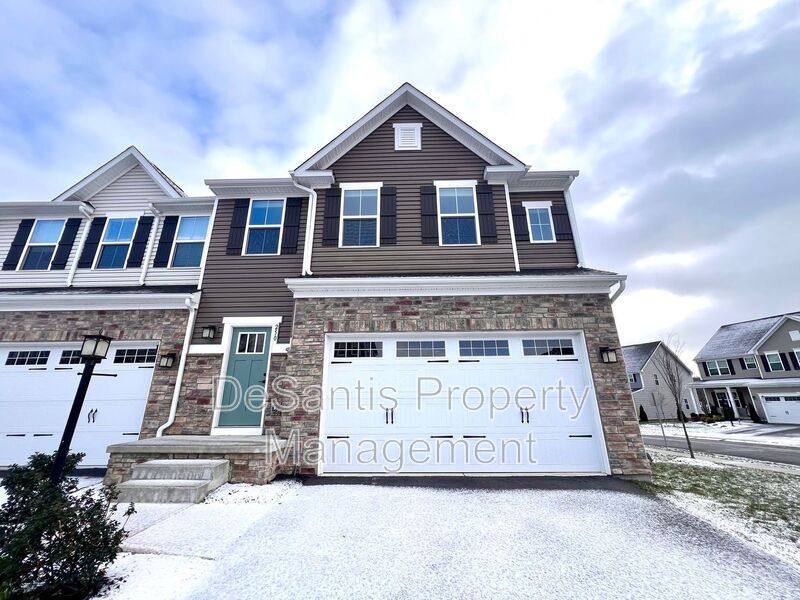 Townhouse for rent at 250 Cranes Bill Dr, Mars, PA 16046