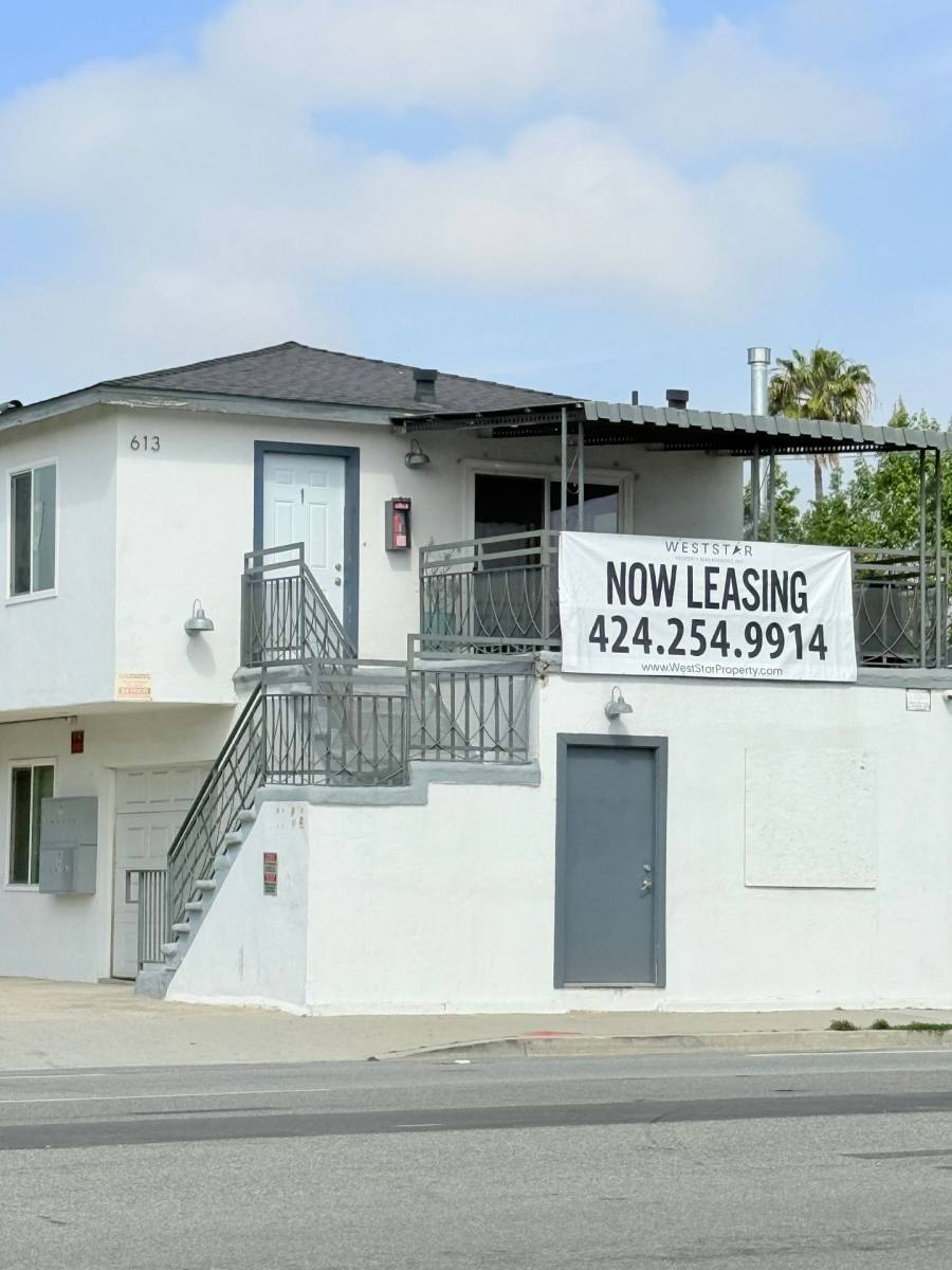 Apartment for rent at 613 S Prairie Ave, Inglewood, CA 90301