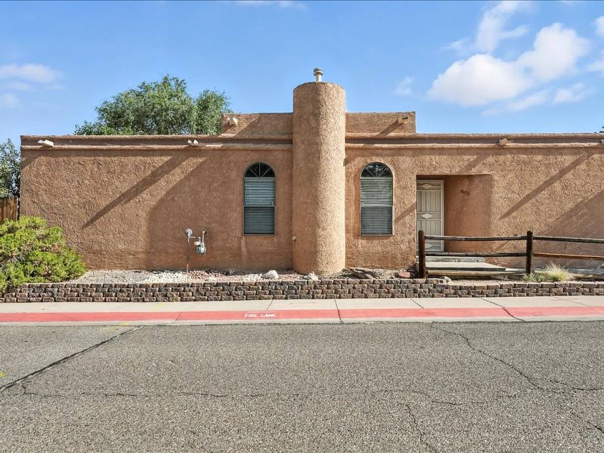 House for rent at 7901 Cockatoo Lane NE, Albuquerque, NM 87109