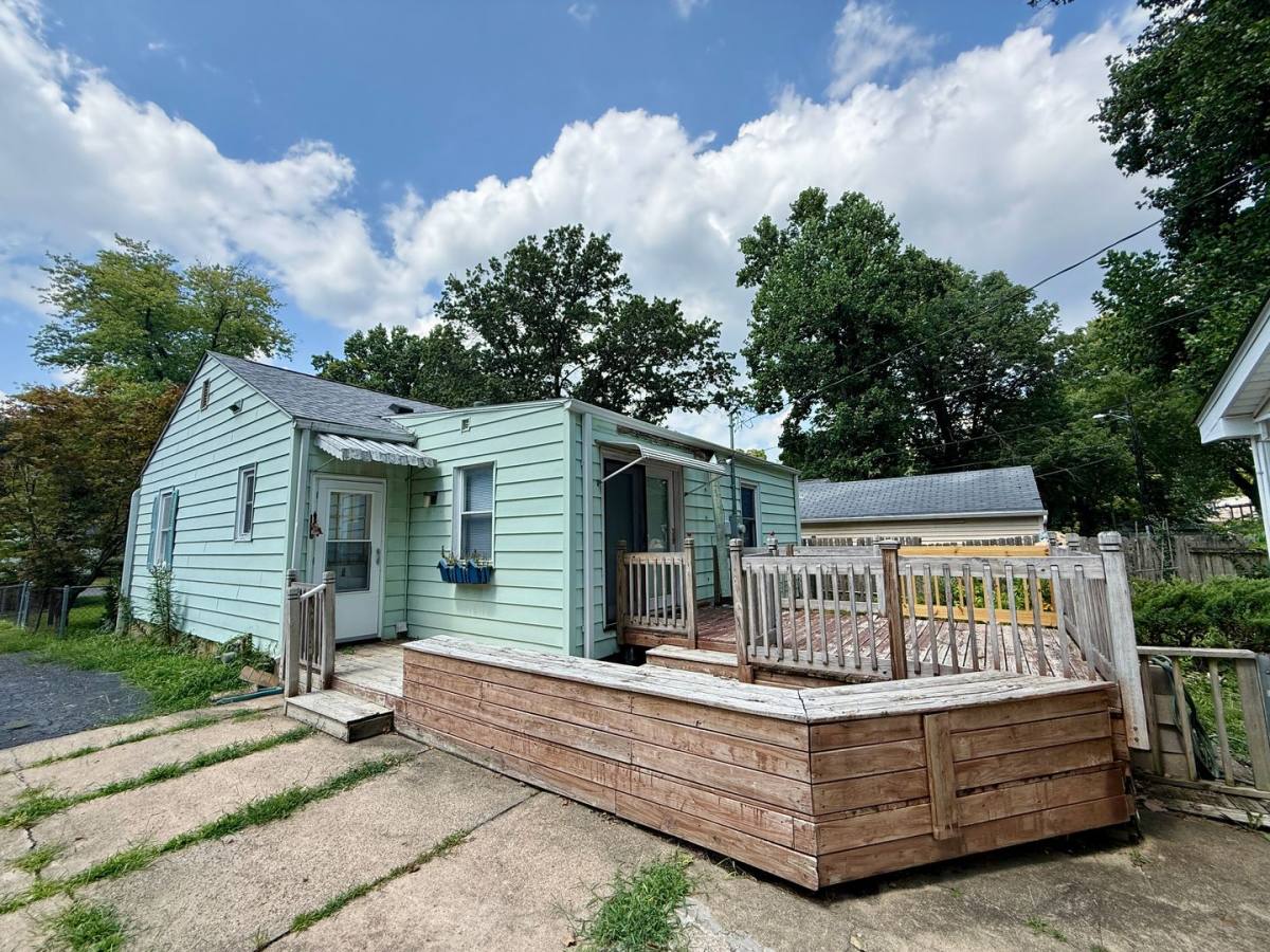 House for rent at 3004 S Thayer St, Springfield, IL 62704