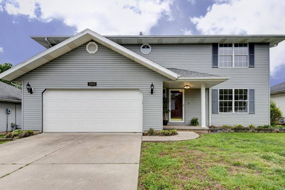 House for rent at 2984 W Knob Hill St, Springfield, MO 65810