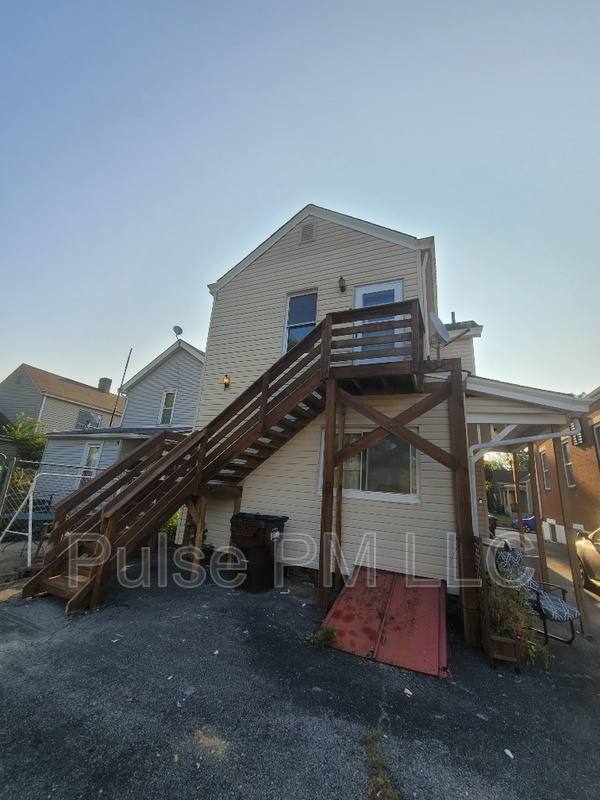 Apartment for rent at 3715 Park Ave, Latonia, KY 41015