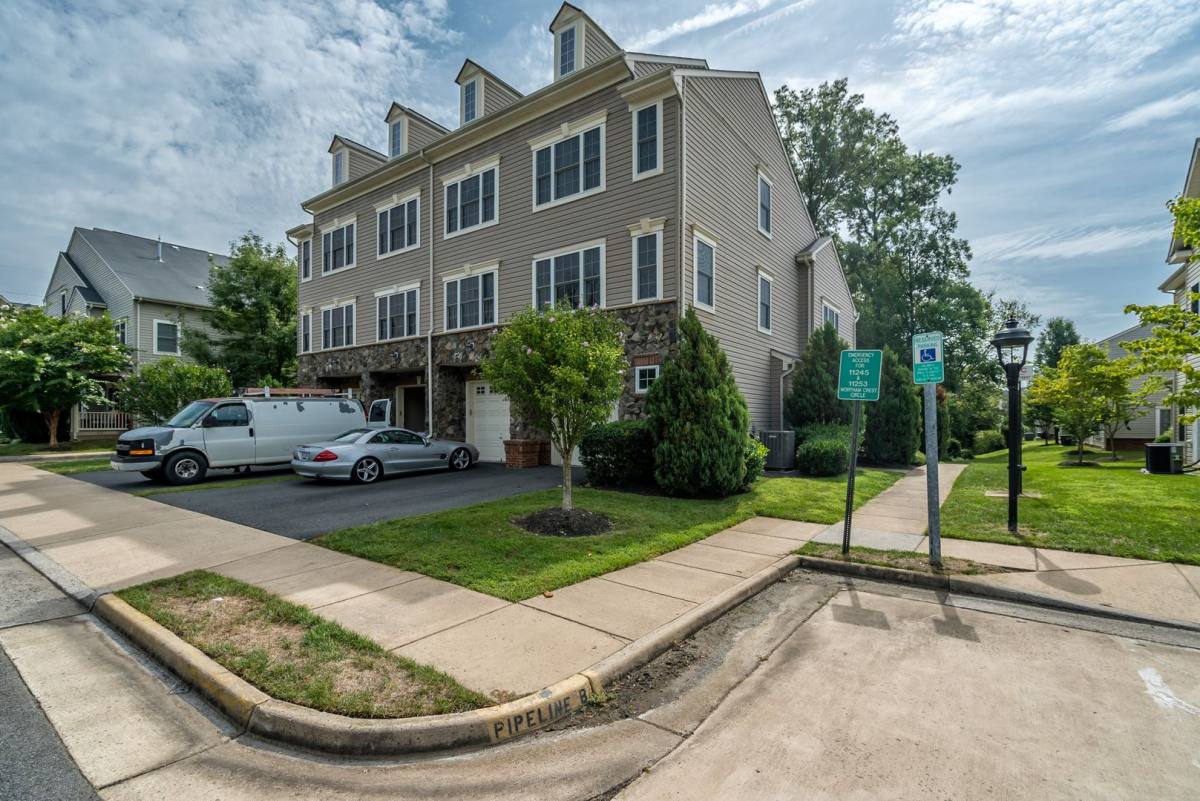 Townhouse for rent at 11247 Wortham Crest Circle, Manassas, VA 20109