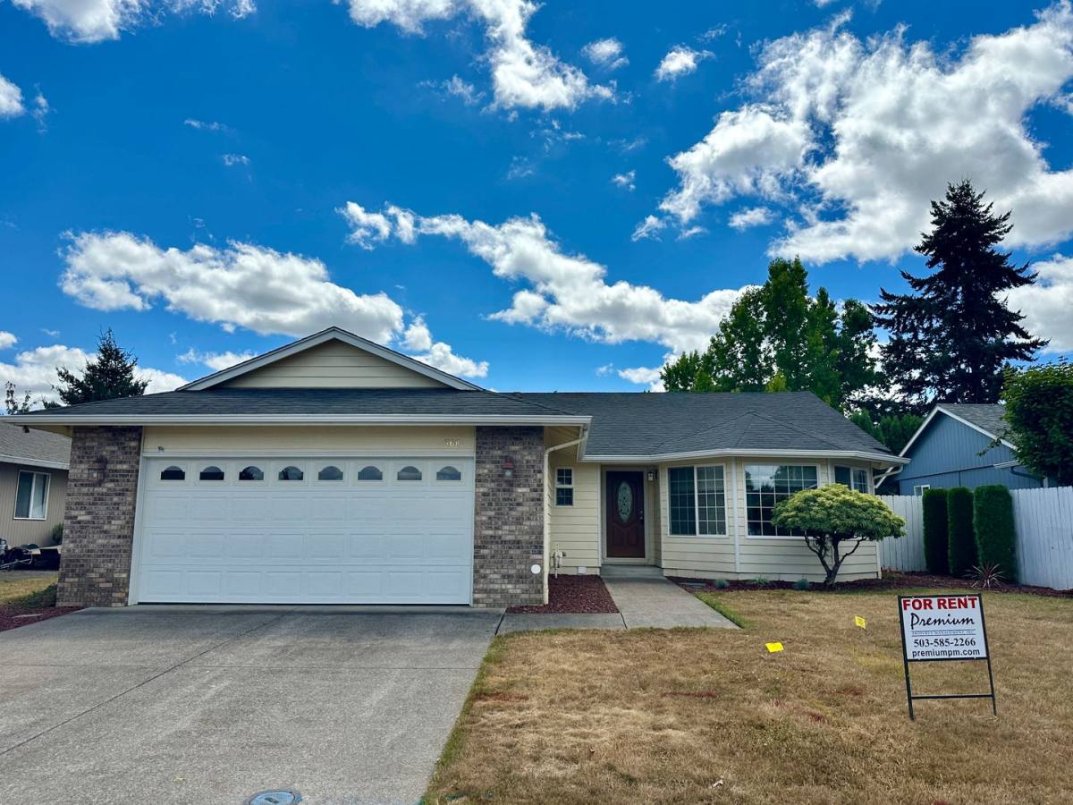 House for rent at 368 Ridgeview Dr N, Salem, OR 97303