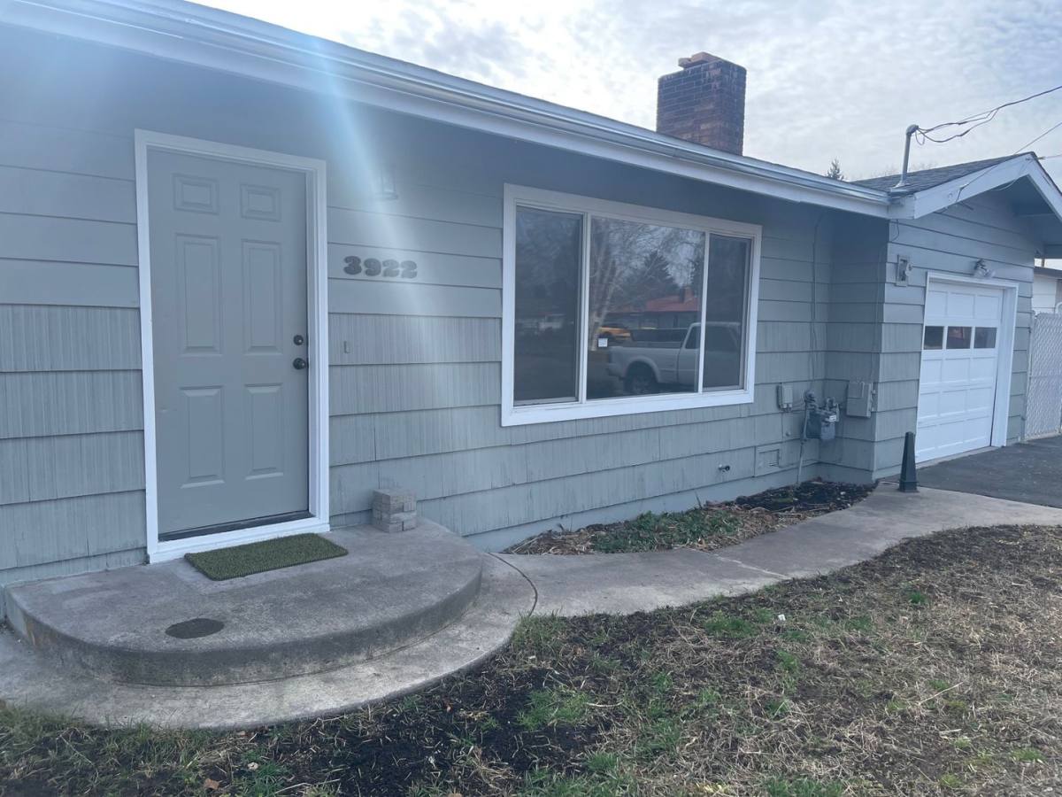 House for rent at 3922 Barry Ave, Klamath Falls, OR 97603