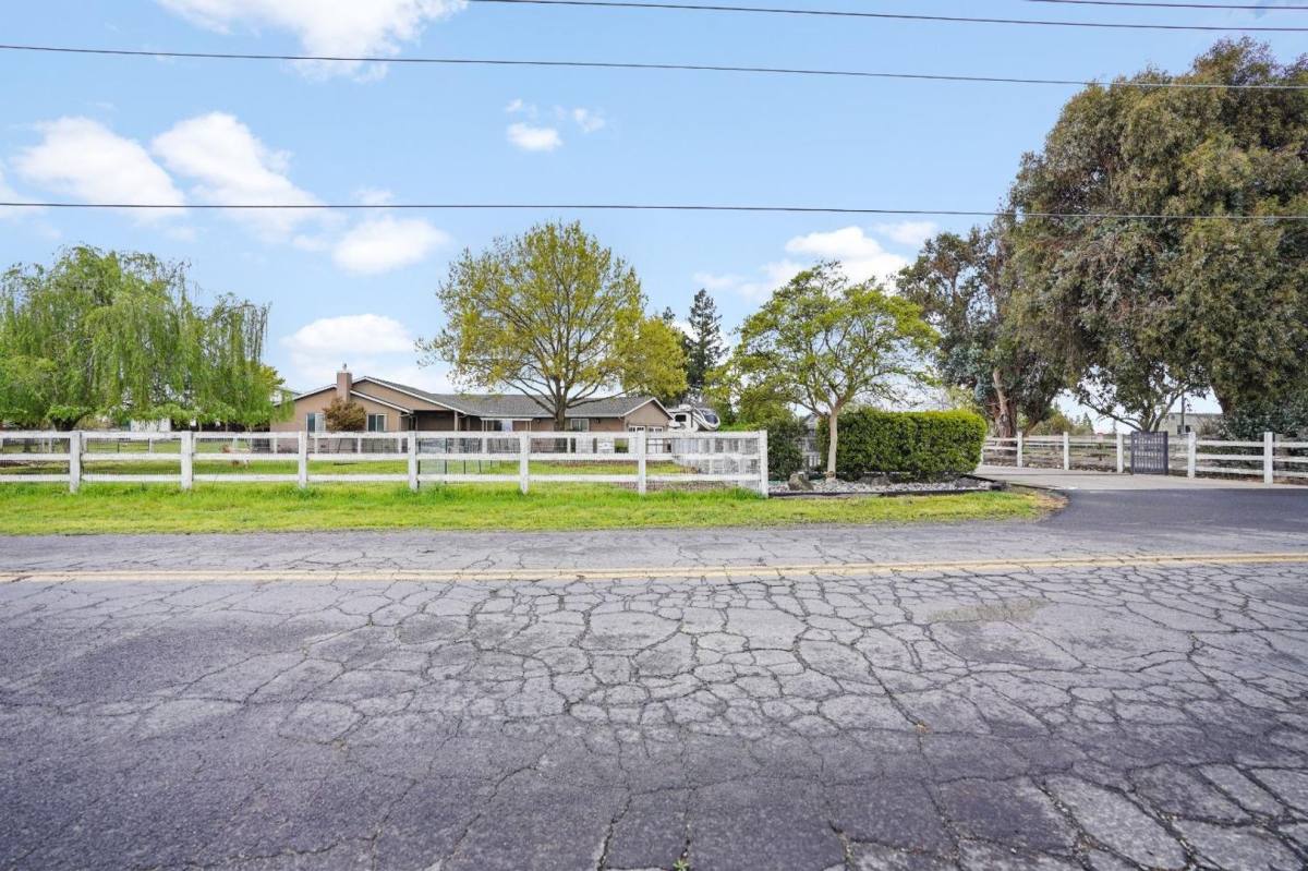 House for rent at 6649 Langworth Rd, Oakdale, CA 95361