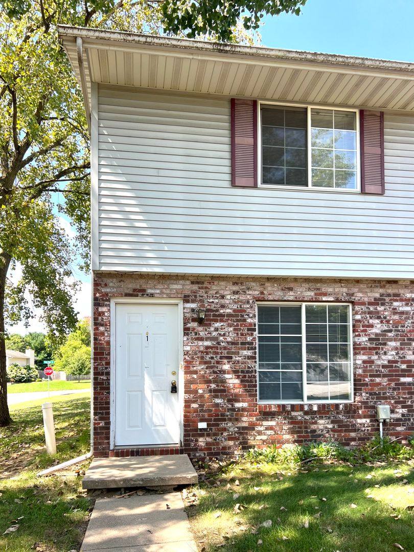 Apartment for rent at 105 Wood Court, A B C D, East Peoria, IL 61611