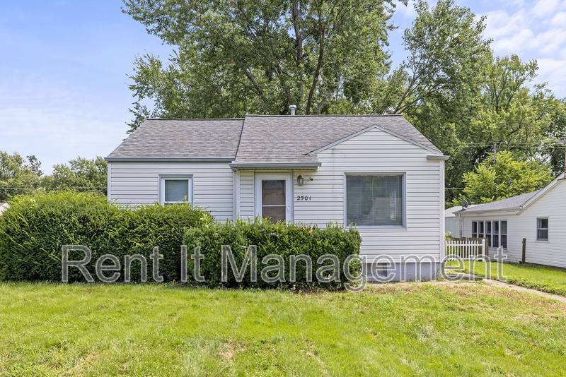 House for rent at 2501 Wayne St, Bellevue, NE 68005