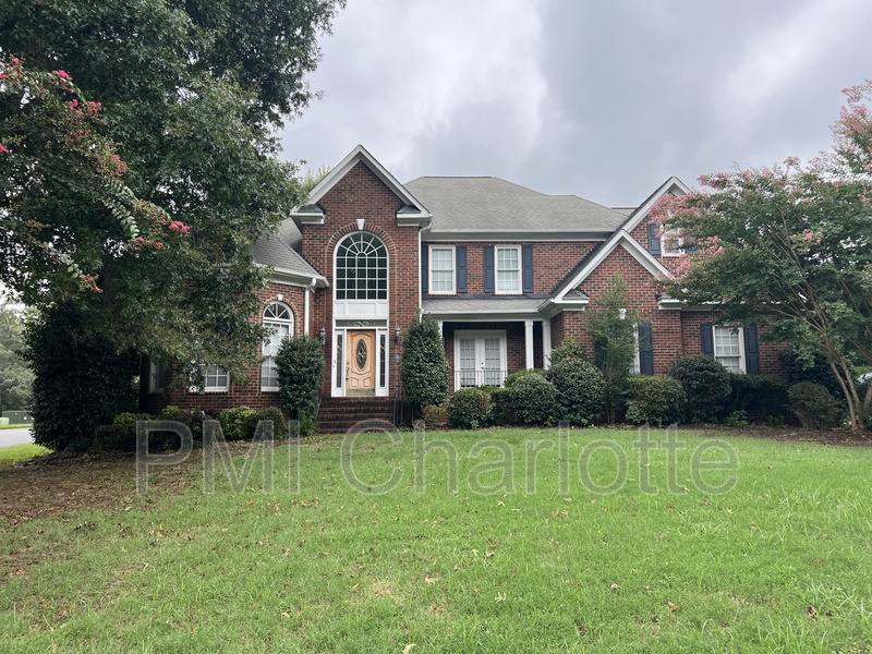 House for rent at 4432 Shannamara Dr, Matthews, NC 28104
