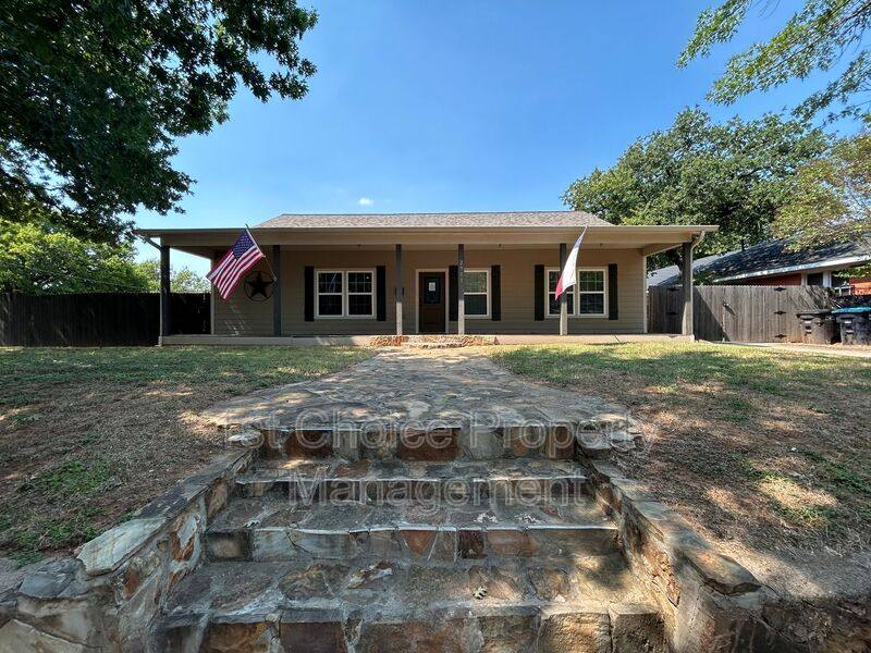 House for rent at 2901 Galvez Ave, Fort Worth, TX 76111