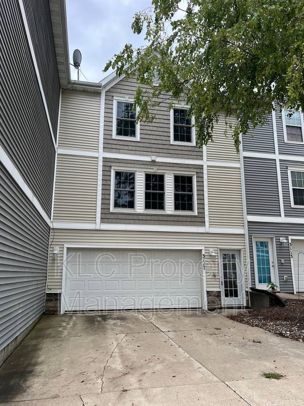 Townhouse for rent at 3117 SW Sharmin Lane, Ankeny, IA 50023