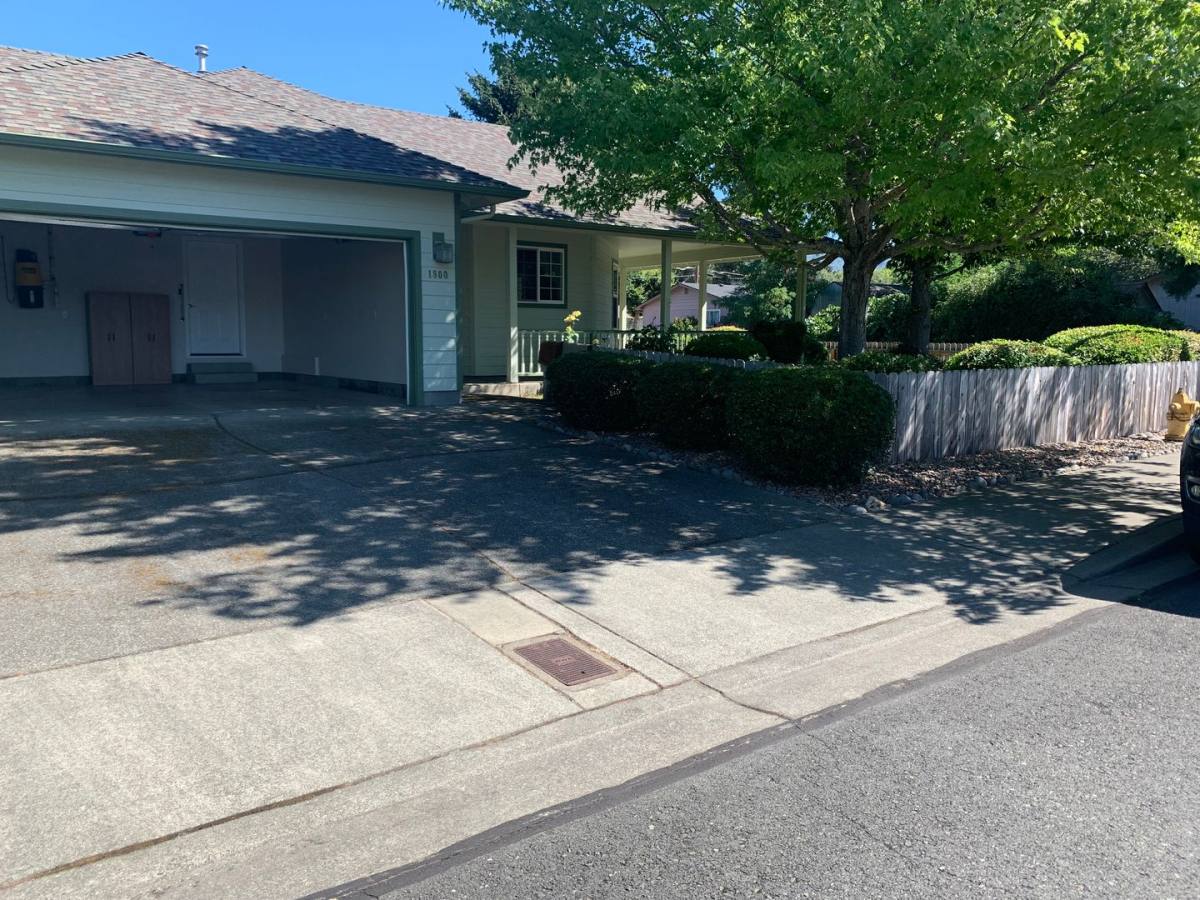 House for rent at 1800 SW J St, Grants Pass, OR 97526