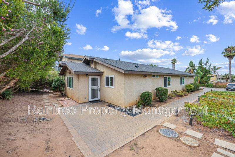 Townhouse for rent at 1388 Hygeia Ave, Encinitas, CA 92024