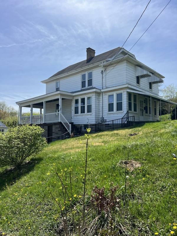 Apartment for rent at 209 Winfield Ave, Bentleyville, PA 15314