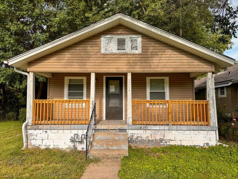 House for rent at 2004 S Overton Ave, Independence, MO 64052