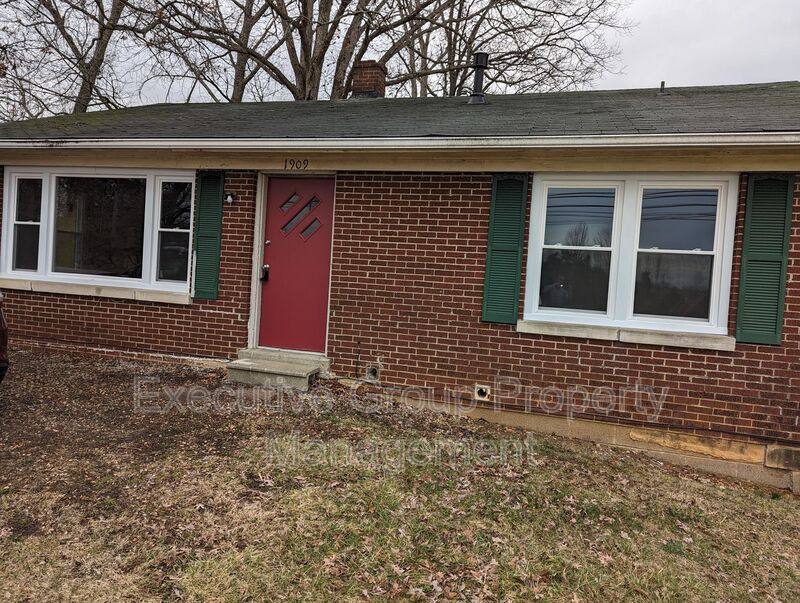 House for rent at 1909-1 W Vine St, Radcliff, KY 40160
