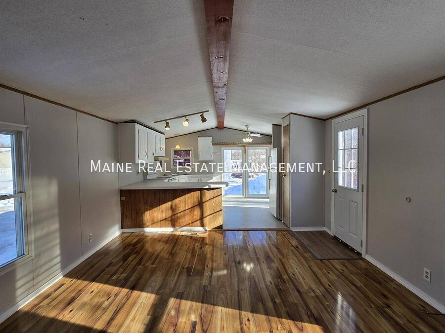 Apartment for rent at 112 G St, Pittsfield, ME 04967