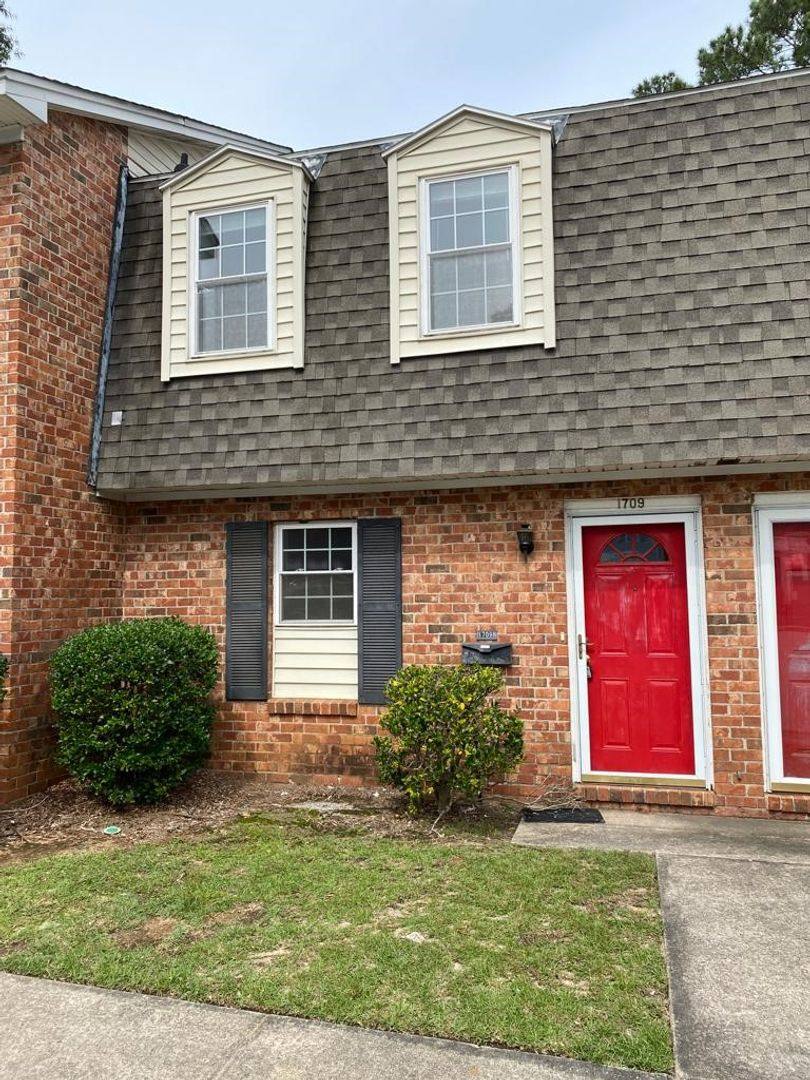 Townhouse for rent at 1709 Grays Inn Rd, Columbia, SC 29210