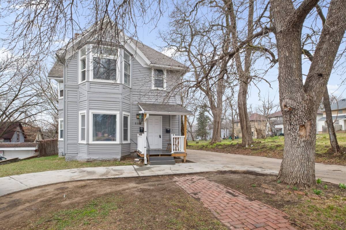 Apartment for rent at 1112 N 40th St, Omaha, NE 68131