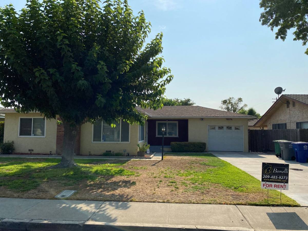 House for rent at 1130 Delaware Ave, Los Banos, CA 93635