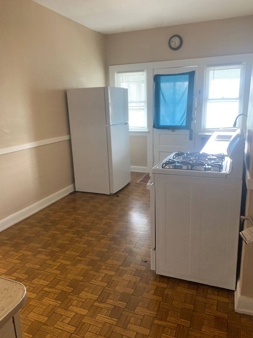 Apartment for rent at 1302 Harvard Blvd, Toledo, OH 43614