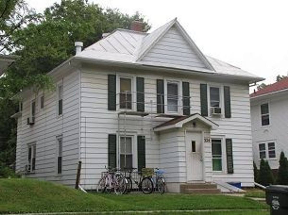 Apartment for rent at 324 E Davenport St, Iowa City, IA 52245