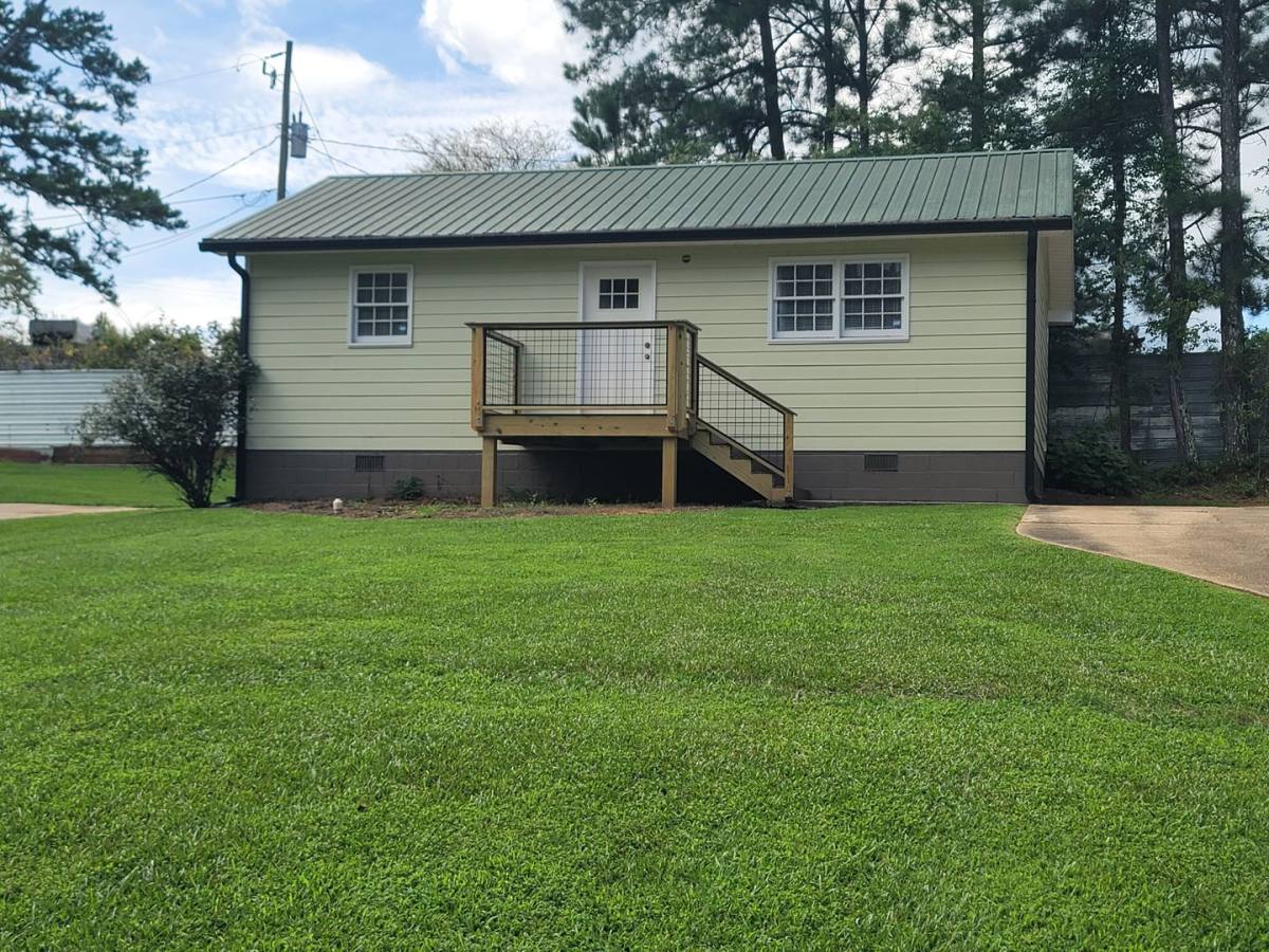 House for rent at 351 Browns Rd, Winder, GA 30680