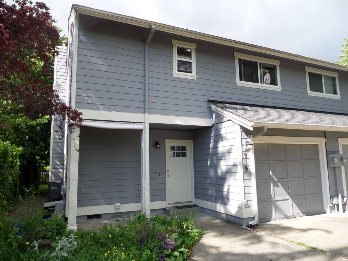 Townhouse for rent at 919 Natalie Place, Enumclaw, WA 98022