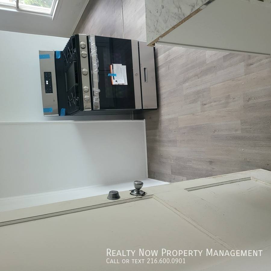 Apartment for rent at 845 Royal Rd Down #1, Cleveland, OH 44110