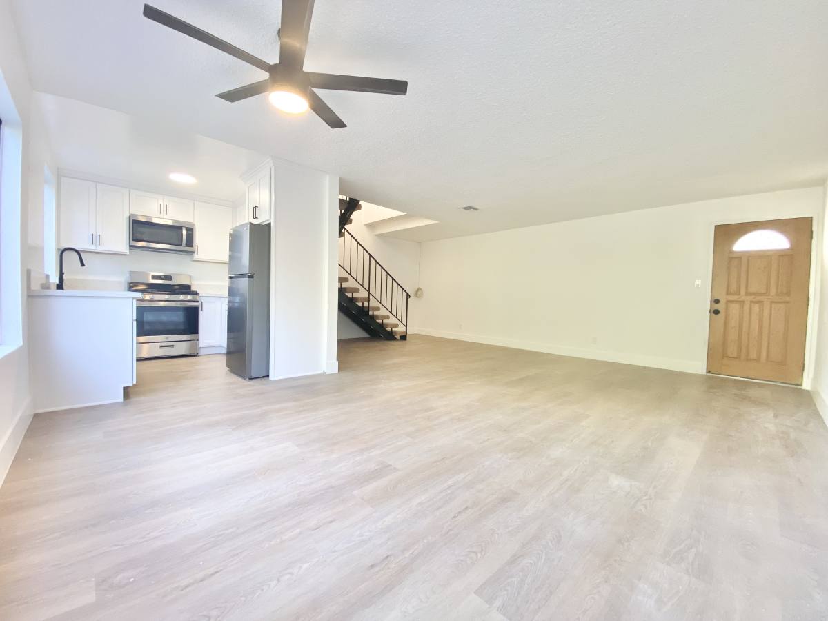 Townhouse for rent at 4737 Orion Ave #11, Sherman Oaks, CA 91403