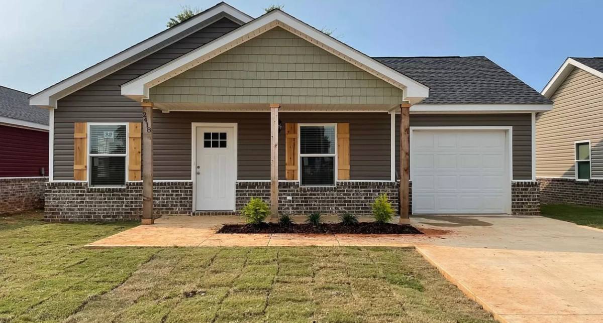 House for rent at 2418 College St, Columbus, MS 39701