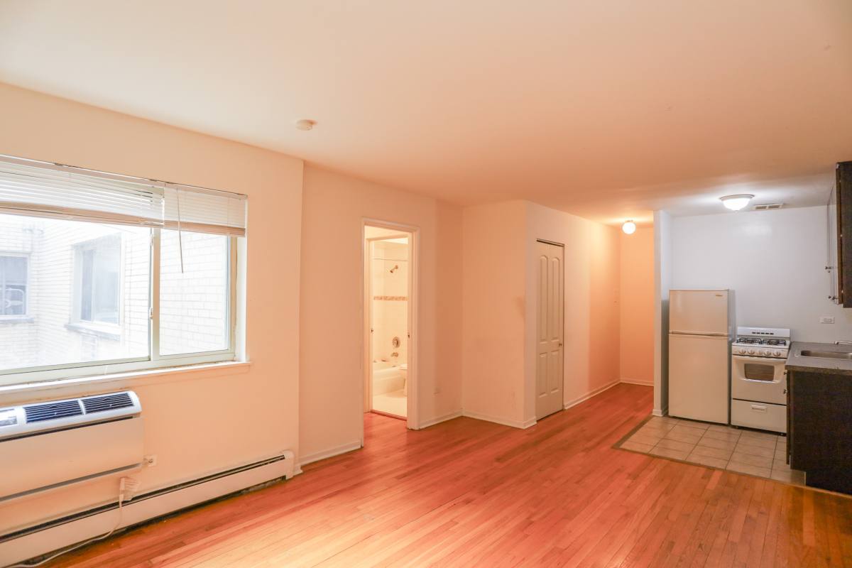 Apartment for rent at 1055 W Catalpa, Chicago, IL 60640