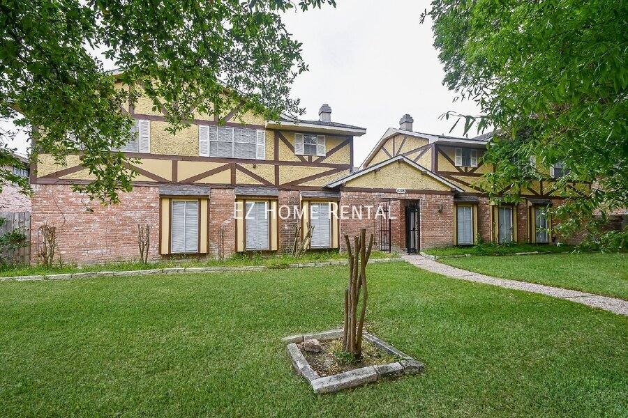 Townhouse for rent at 4708 Cashel Circle #B, Houston, TX 77069