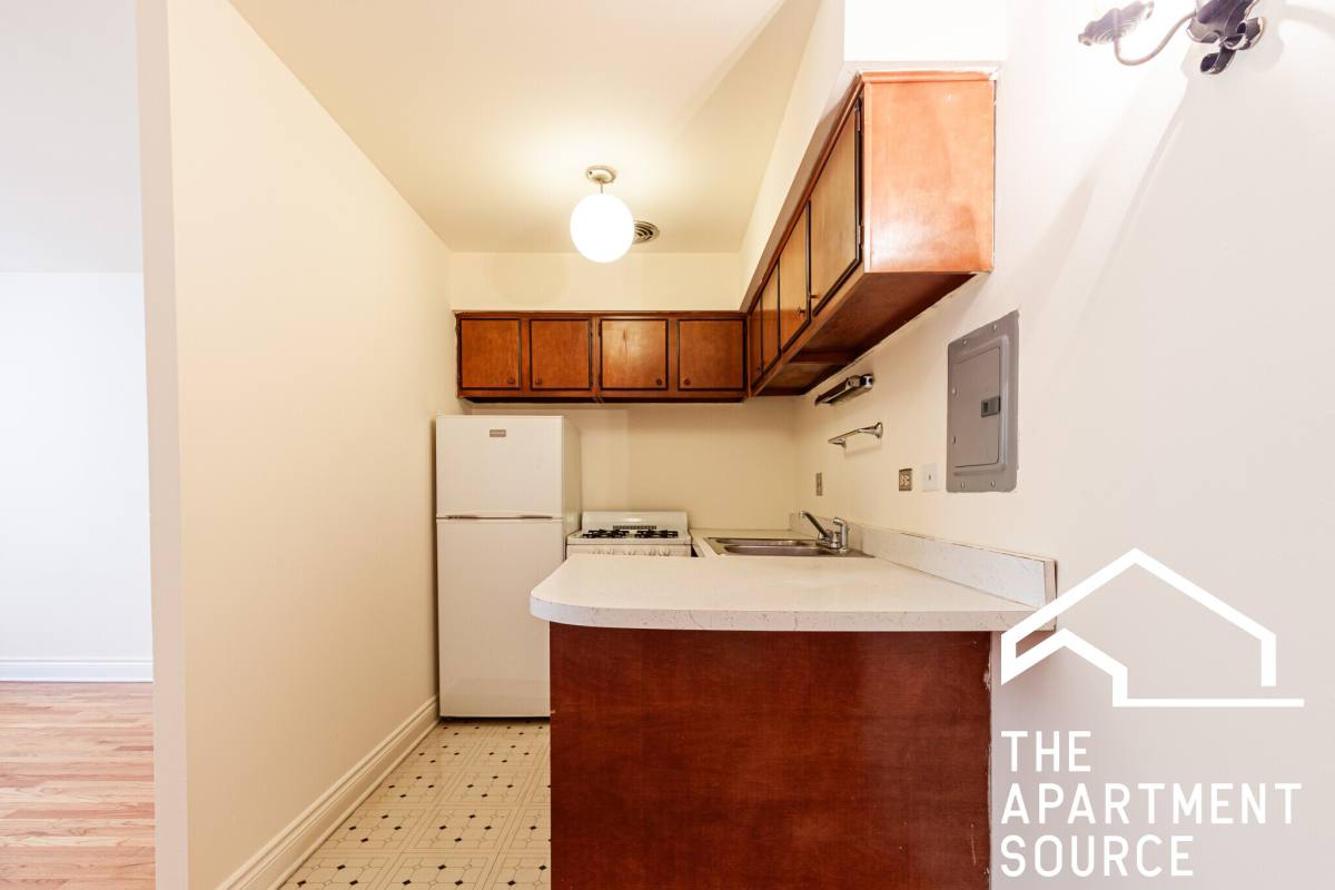 Apartment for rent at 660 W Wrightwood Ave, Chicago, IL 60614