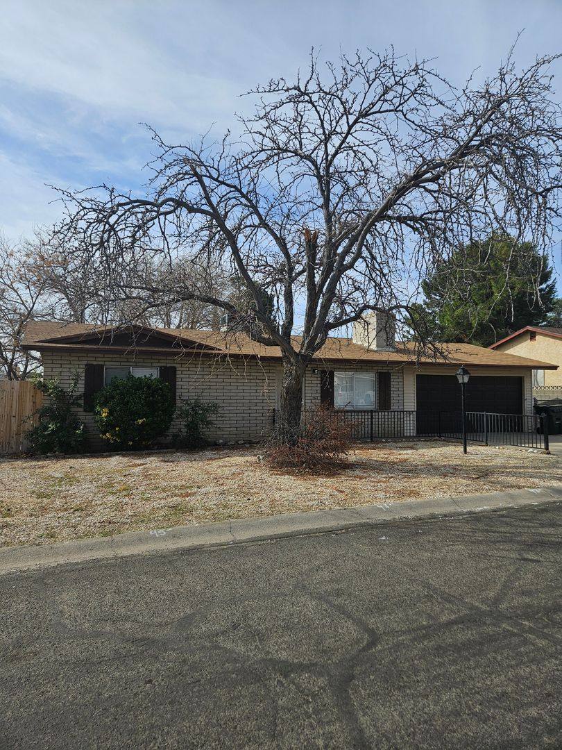 House for rent at 1080 Hillside Dr, Kingman, AZ 86409