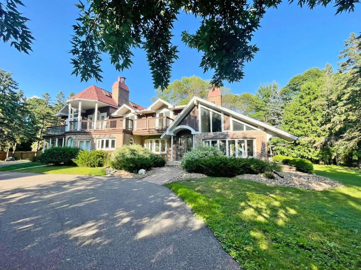 House for rent at 2552 Lafayette Rd, Wayzata, MN 55391
