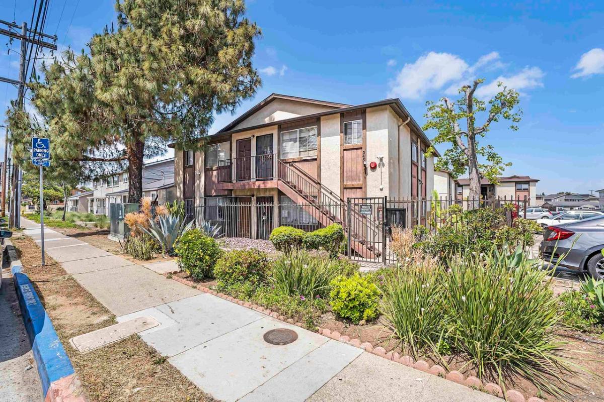 Apartment for rent at 2481 Ulric St #31, San Diego, CA 92111