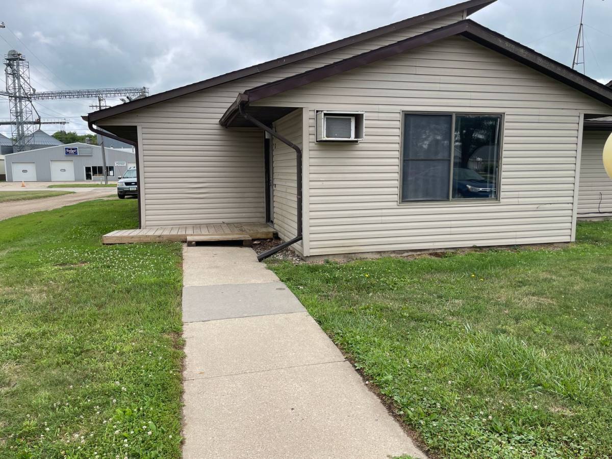 Apartment for rent at 210 W Center St, Conrad, IA 50621