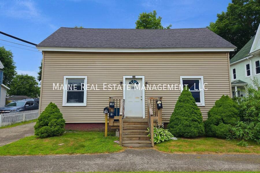 Apartment for rent at 302 Turner St #1R, Auburn, ME 04210