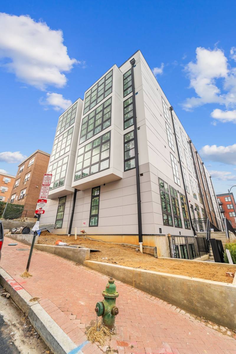 Apartment for rent at 1417 Belmont St NW, Washington, DC 20009