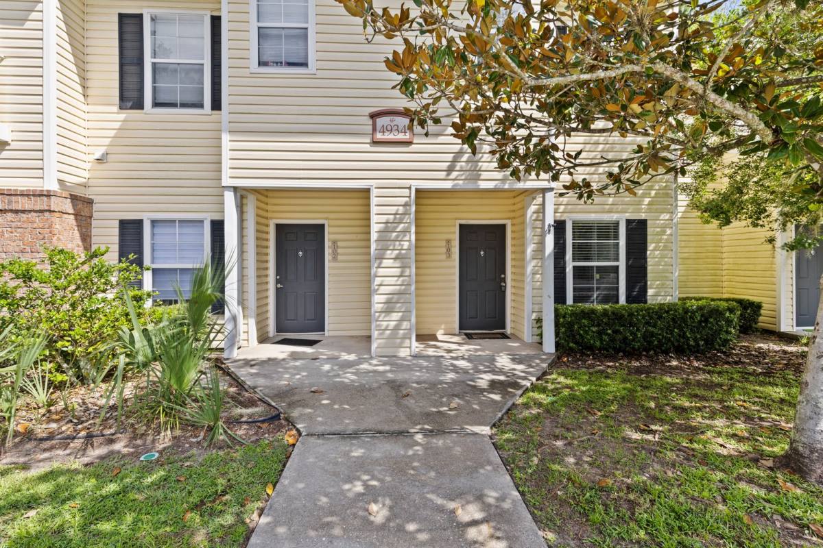 Townhouse for rent at 4934 NW 43rd Ave, Gainesville, FL 32606