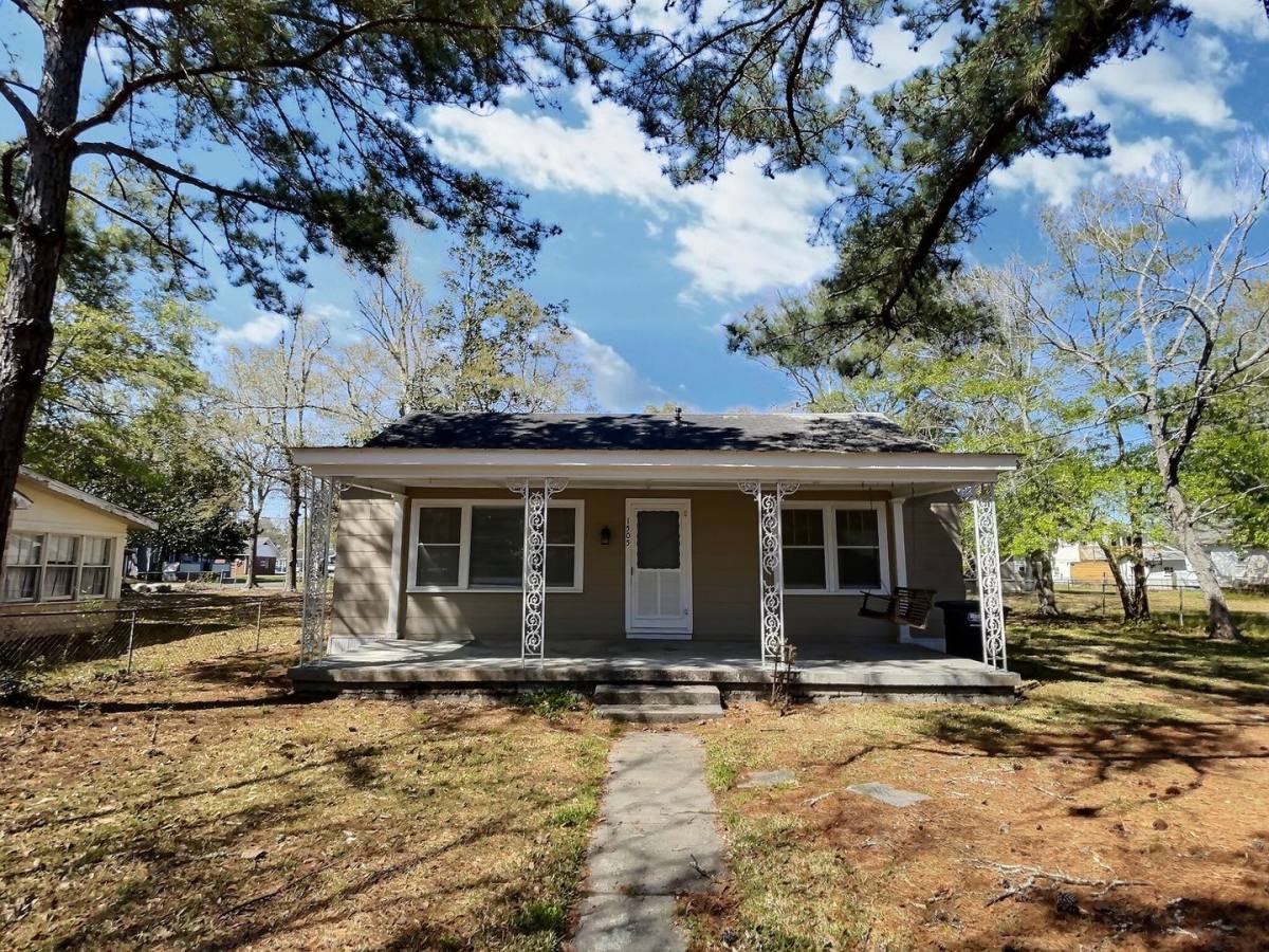 House for rent at 1505 Bowen Ave, Ocean Springs, MS 39564