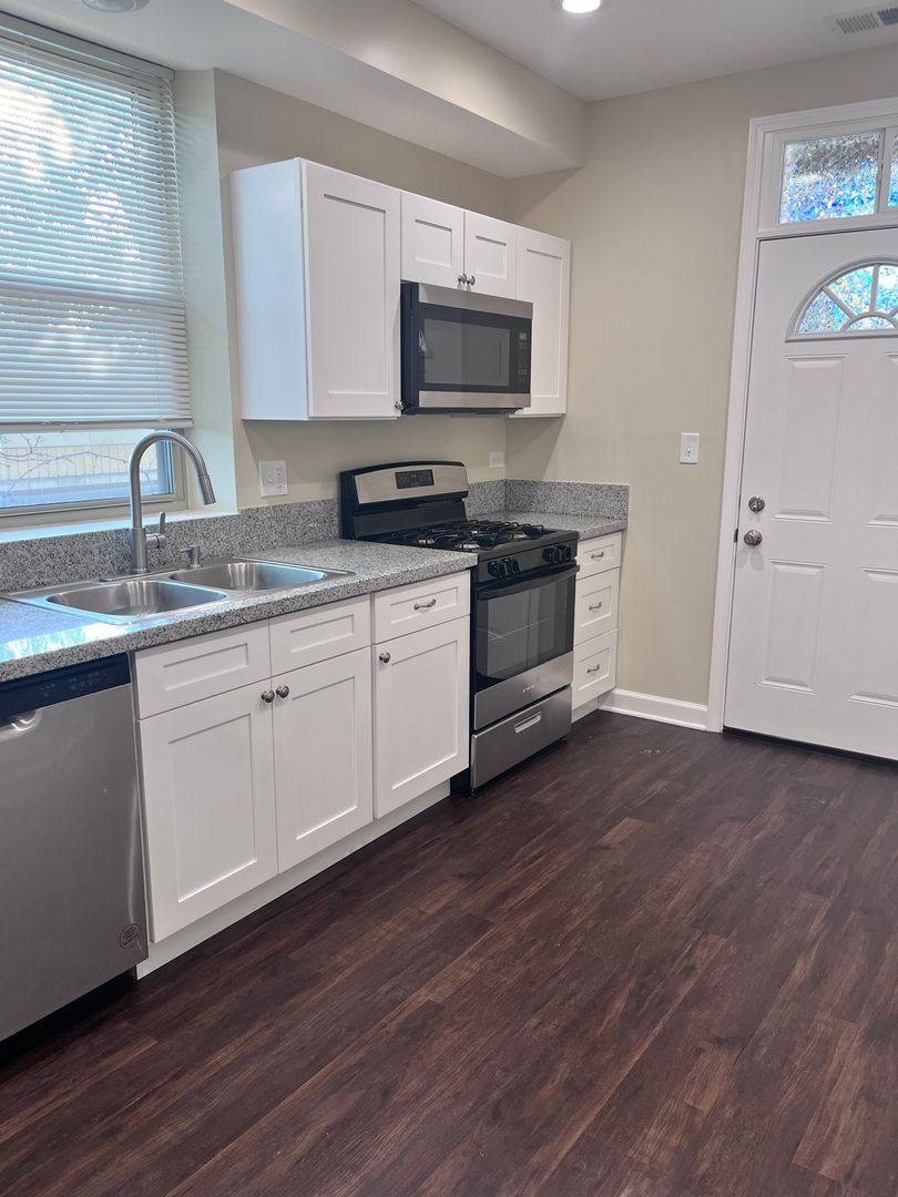 Apartment for rent at 7-11 S Chester Ave, Park Ridge, IL 60068