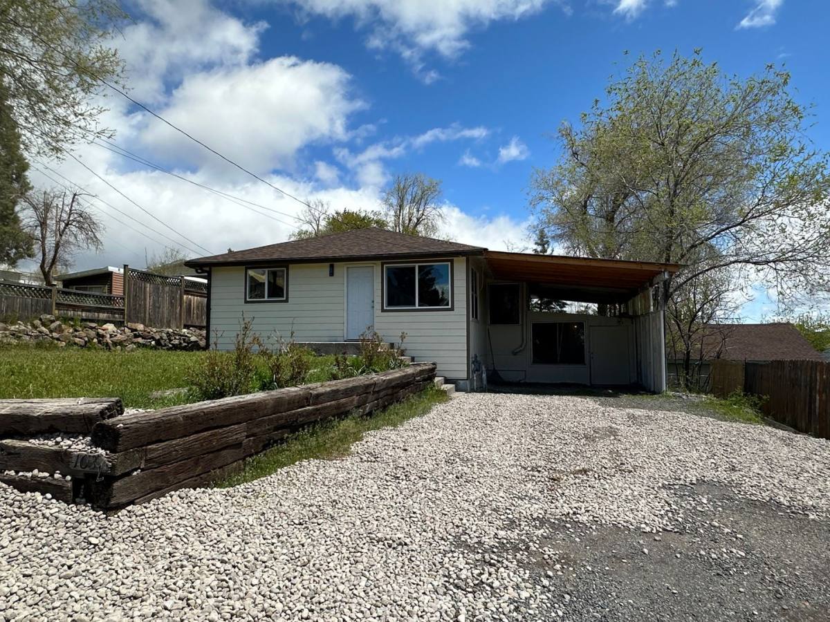 House for rent at 1037 Laurel St, Klamath Falls, OR 97601
