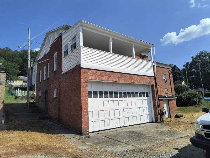 Apartment for rent at 716 Commerce St, Wellsburg, WV 26070