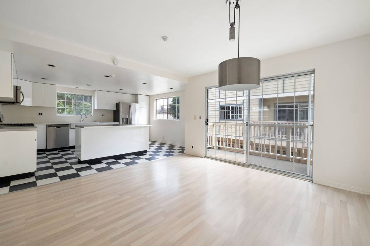 Townhouse for rent at 206 S Catalina Ave, Redondo Beach, CA 90277