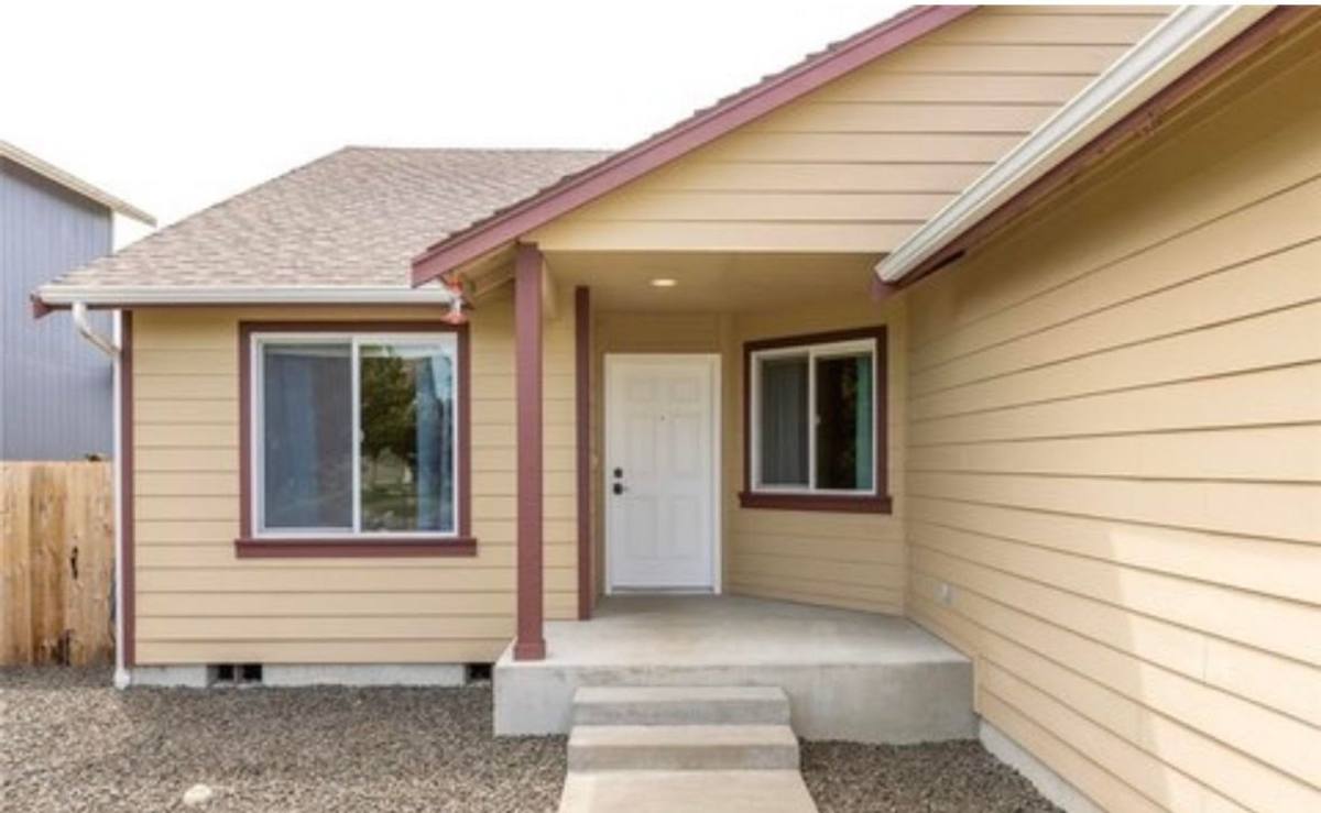 House for rent at 10713 Umtanum St SE, Yelm, WA 98597