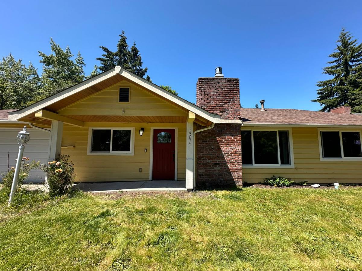House for rent at 16254 Main St, Bellevue, WA 98008