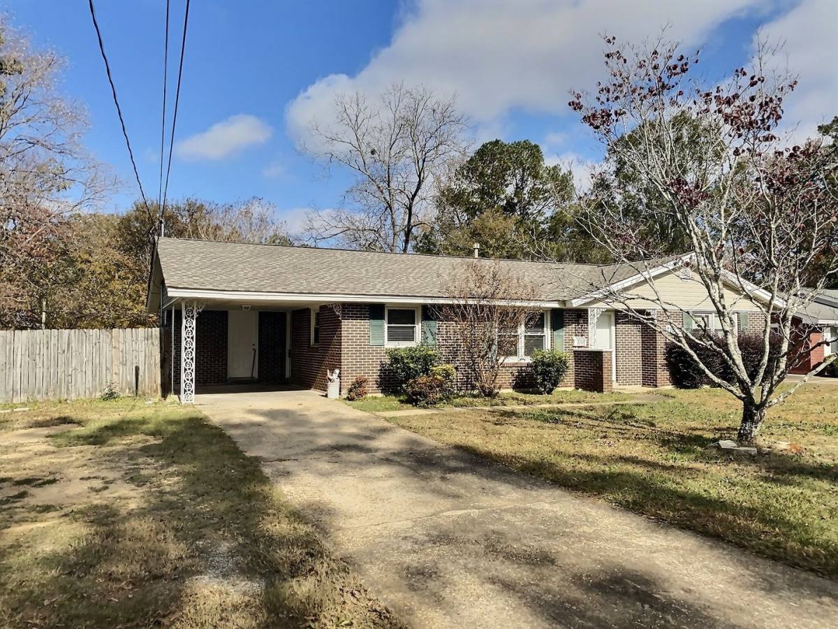 House for rent at 1042 Largo Lane, Montgomery, AL 36116