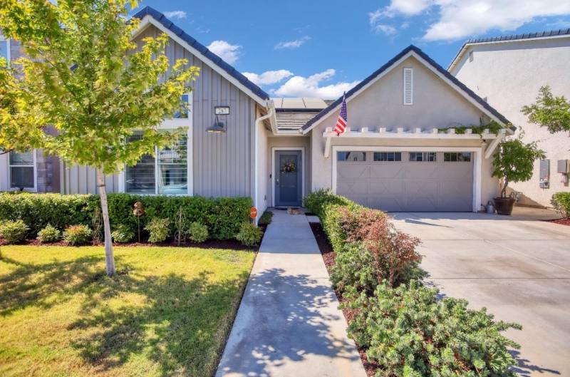 House for rent at 287 Huntington Ave, Madera, CA 93636